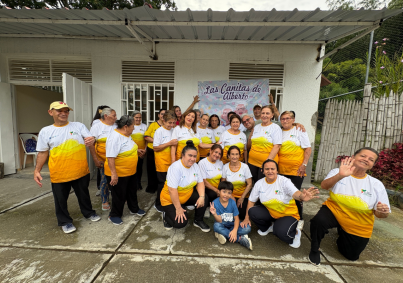 Adultos mayores participan en grupos de danza de Corpocultura