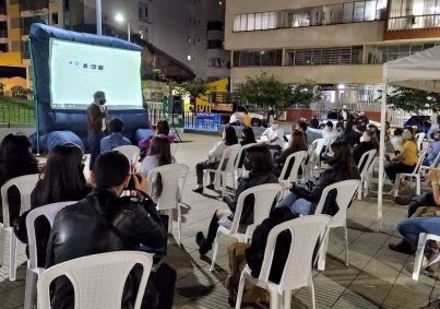 Cine Bajo las Estrellas regresa a los parques Uribe y Santander en las Fiestas de Armenia