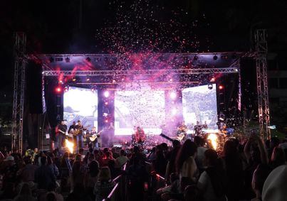 Plaza de Bolívar se llena de música en el concierto inaugural por los 136 años de Armenia
